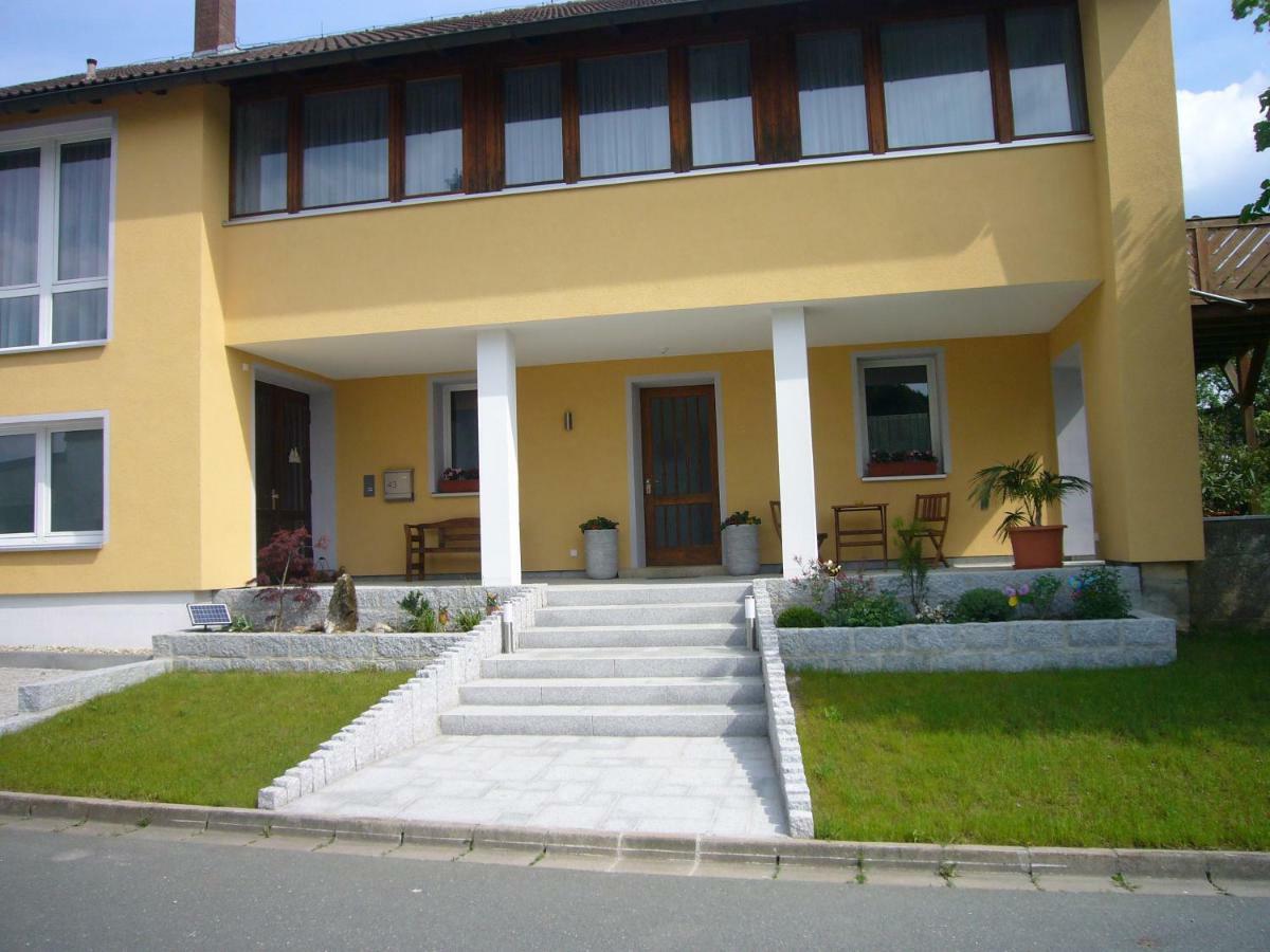 Ferienwohnung Im Alten Schulhaus - Keine Monteure Plech Bagian luar foto